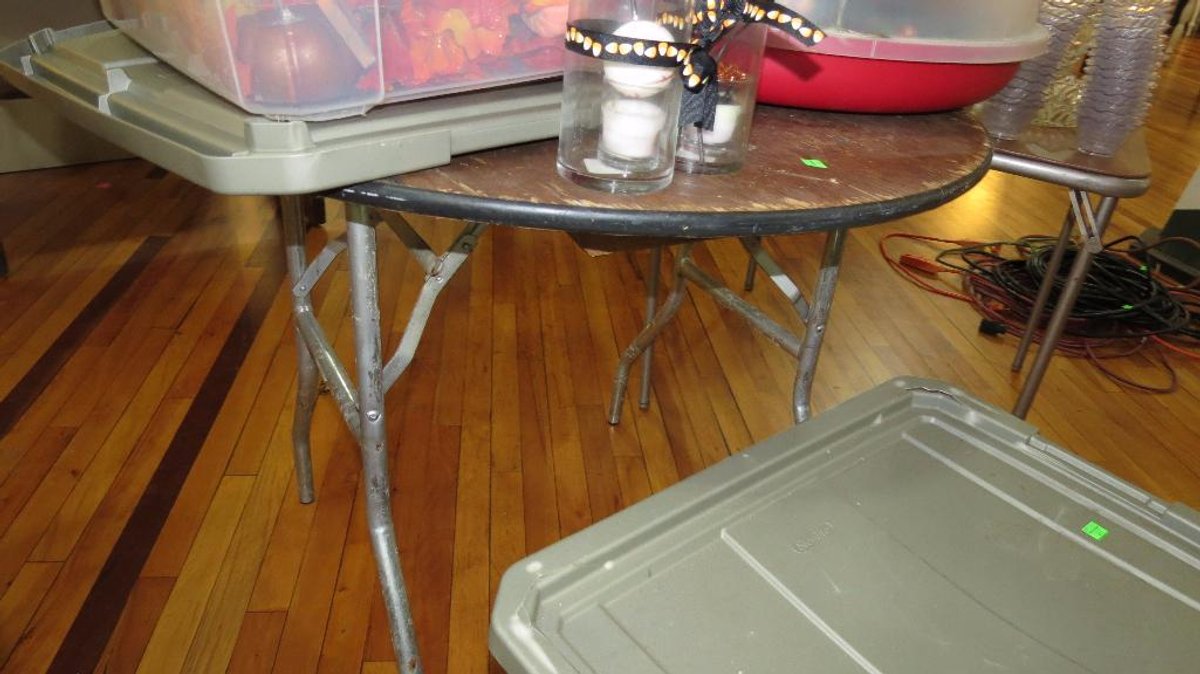 Round wooden folding table