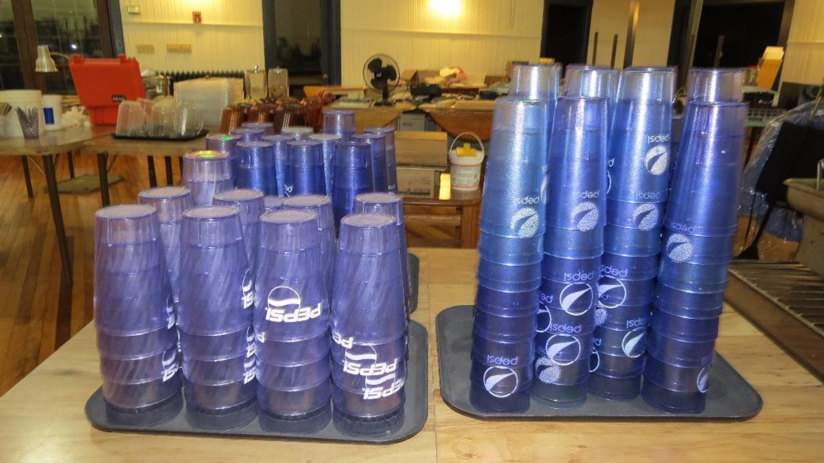 100+ plastic drinking cups