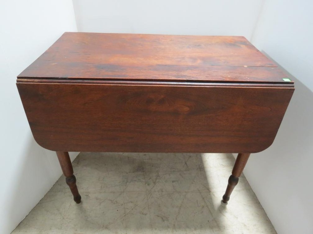 A vintage/antique mahogany(?) drop leaf table