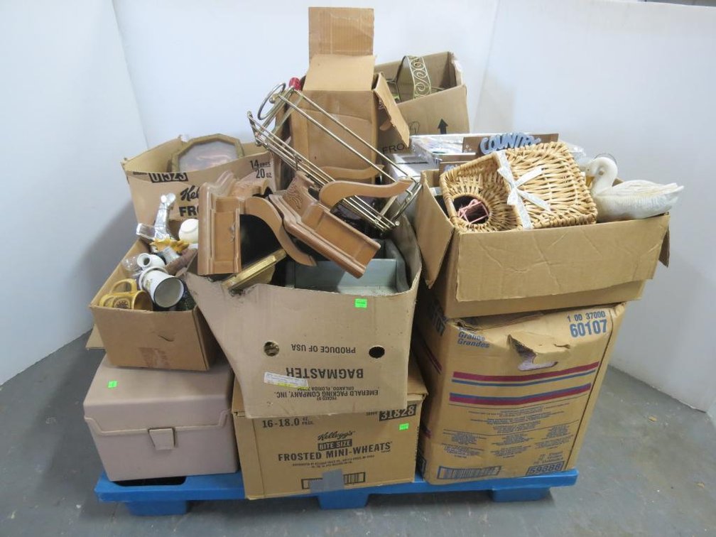 Large Group of Miscellaneous Household Items