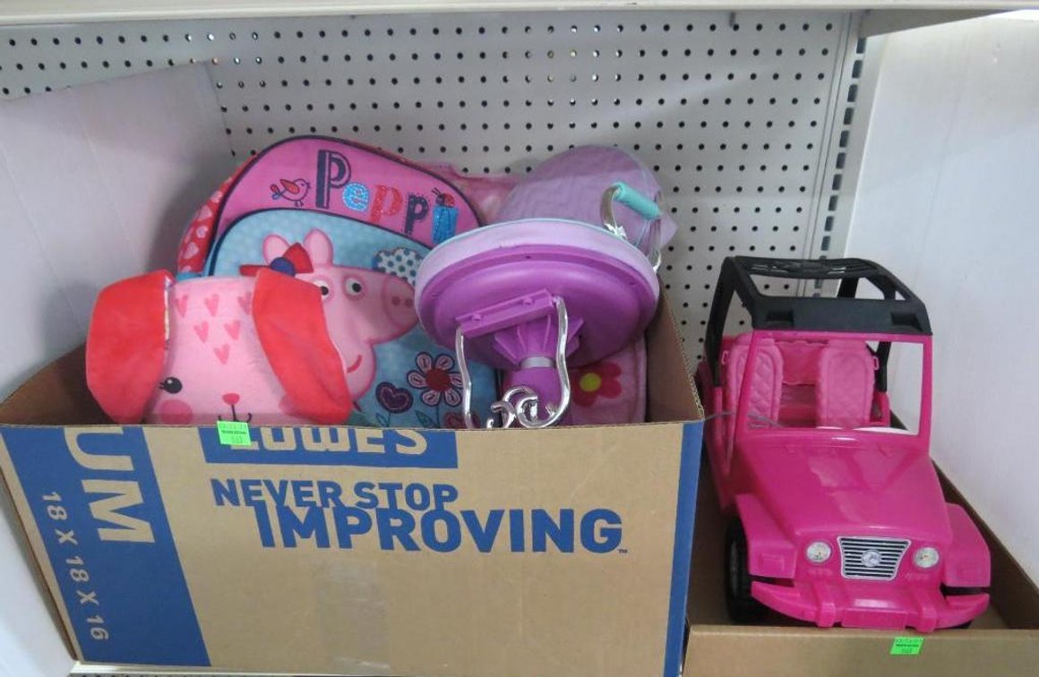 Peppa Pig Backpack and Chair, Our Generation Salon Chair and Barbie Jeep