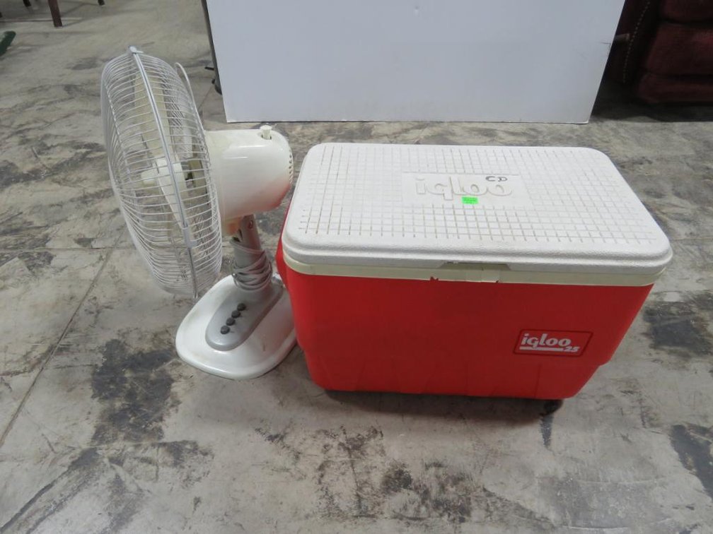 Igloo 25 Cooler, Feature Comforts Table Fan