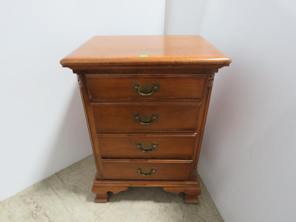 Kling Nightstand