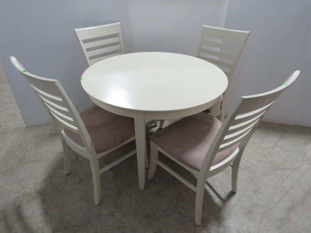 Round Table With Four Chairs