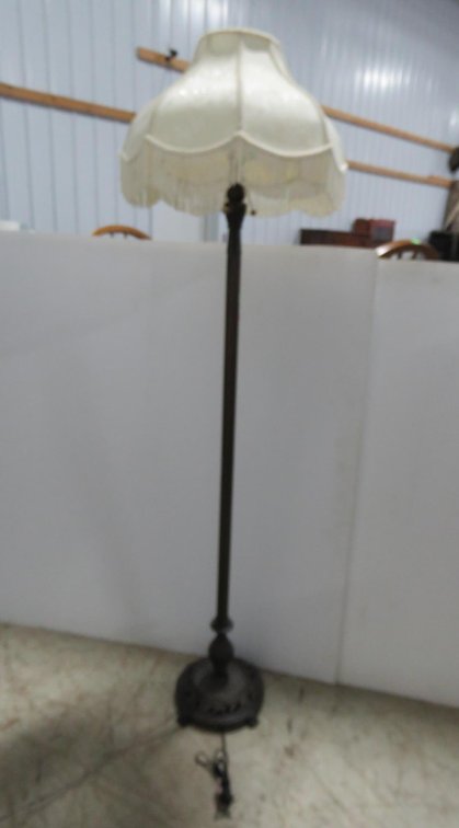 Floor Lamp With Metal Base and Tassel Shade