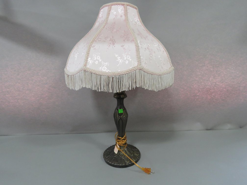 Desk Lamp With Metal Base and Tassel Shade