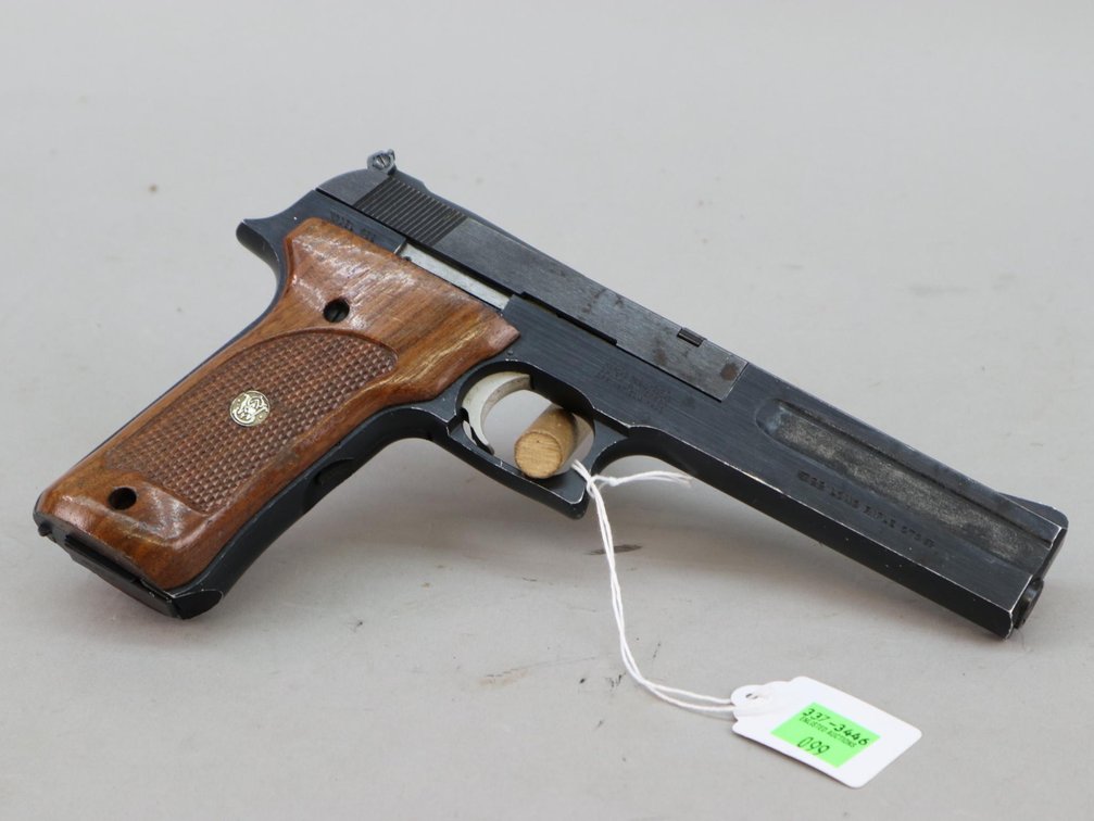 SMITH & WESSON 422 CAL/GA: 22 LR