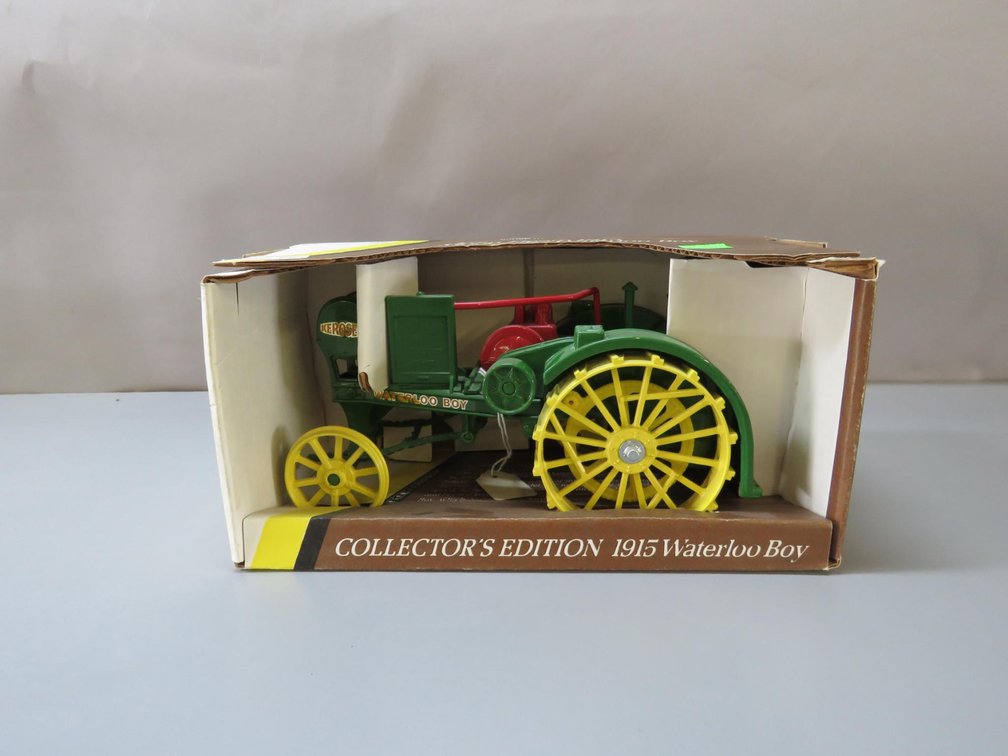 John Deere 1915 Model R Waterloo Boy Diecast Tractor, 1/16 Scale