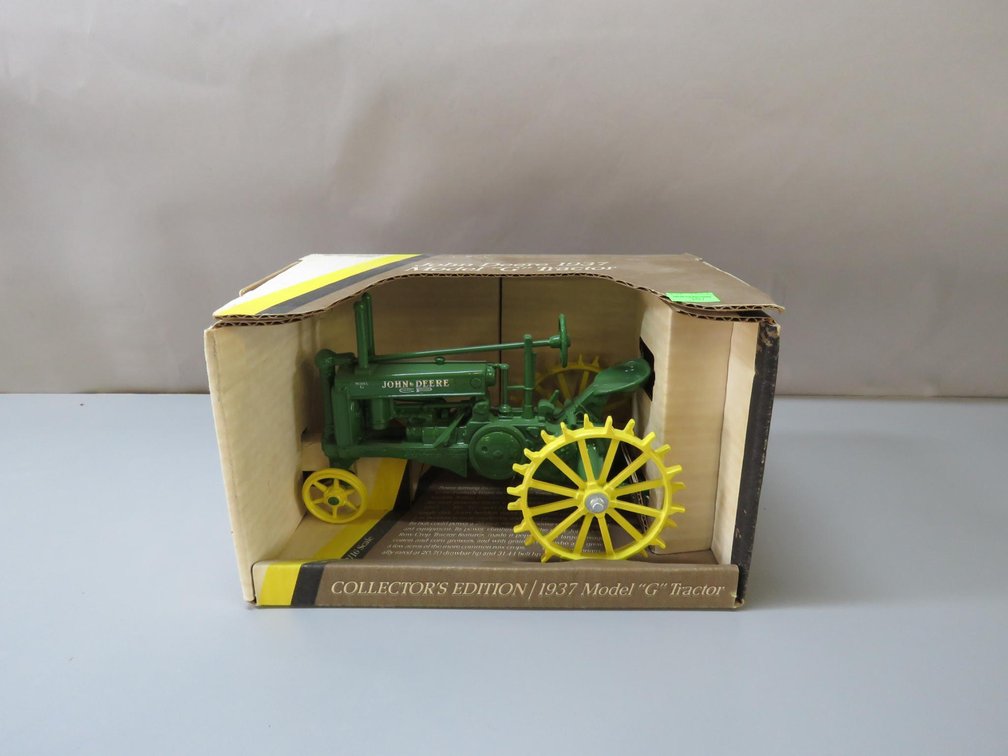 John Deere 1937 Model G Tractor, 1/16 Scale