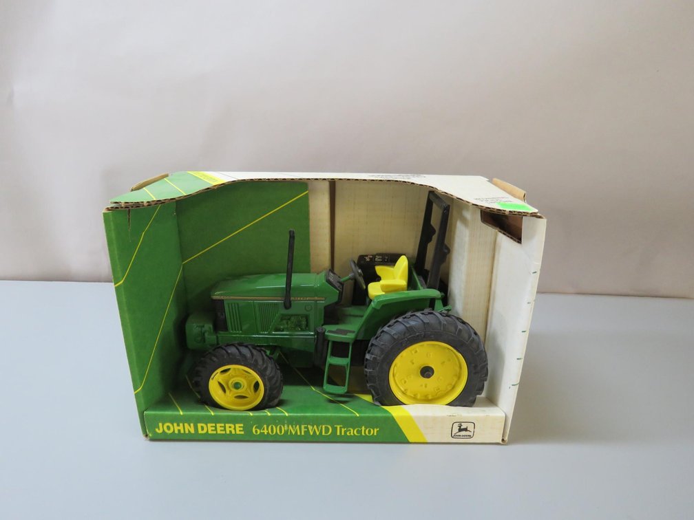 John Deere 6400 Mfwd Tractor Diecast With Plastic Components