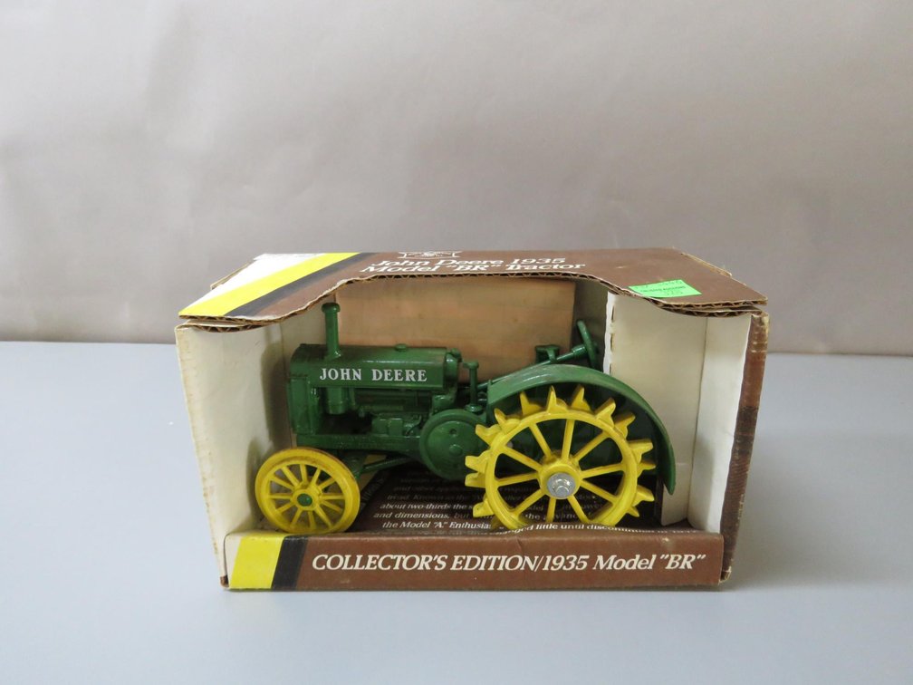 John Deere 1935 Model BR Tractor 1/16