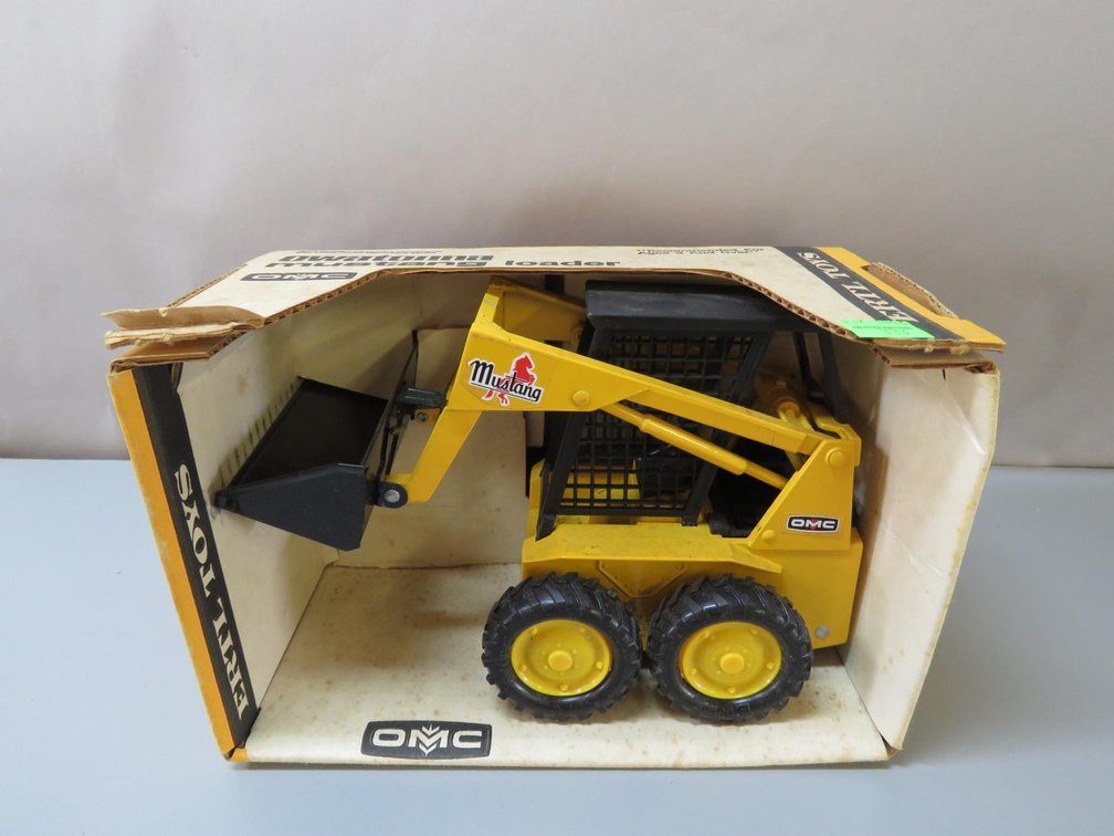 Mustang Skid Loader Diecast With Plastic Components