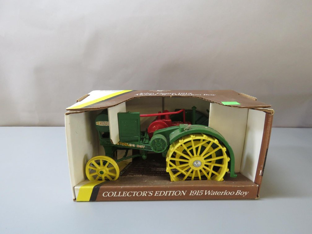 John Deere 1915 Model R Waterloo Boy Tractor