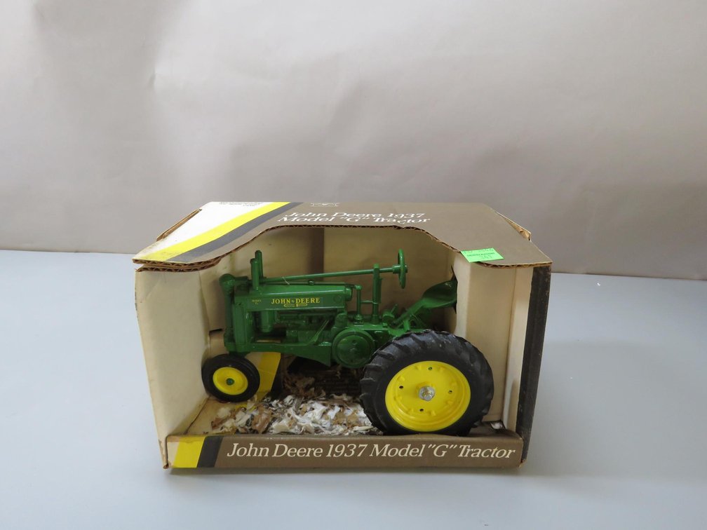 John Deere 1937 Model G Tractor