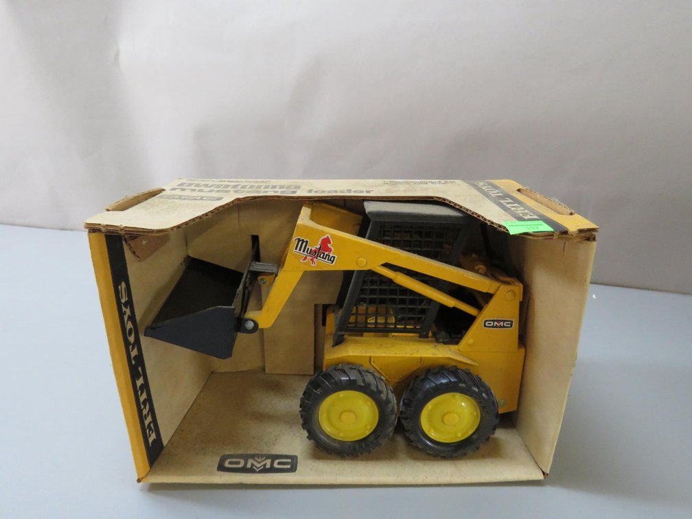 Mustang Skid Loader Diecast With Plastic Components