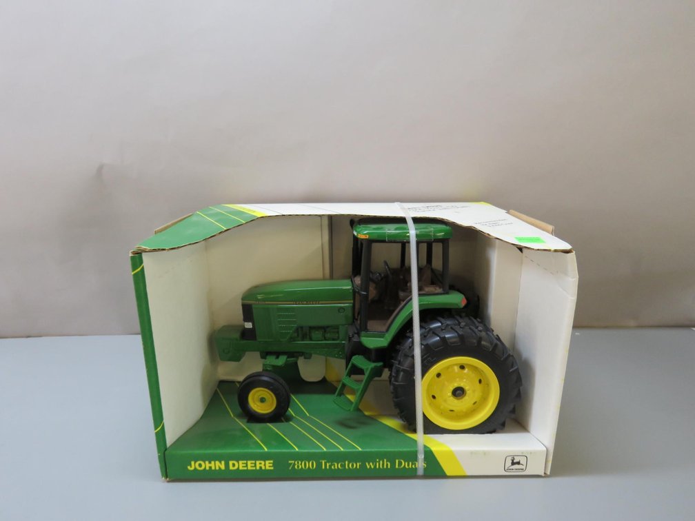 John Deere 7800 Diecast Tractor With Duals 1/16 Scale