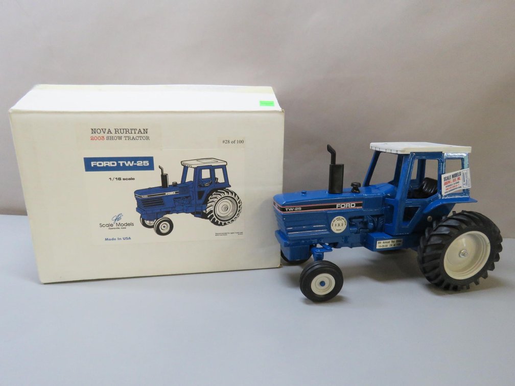 Ford Show Tractor TW-25 Nova Ruritan Diecast