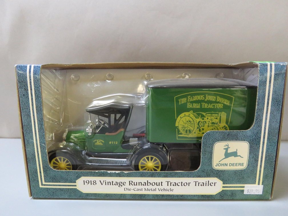 John Deere 1918 Vintage Runabout (Ford) Tractor and Trailer, Diecast