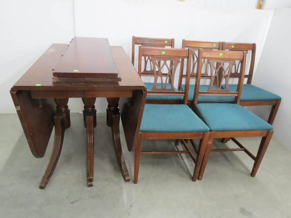 Vintage Drop Leaf Dining Table With Three Extension Leaves and 5 Chairs
