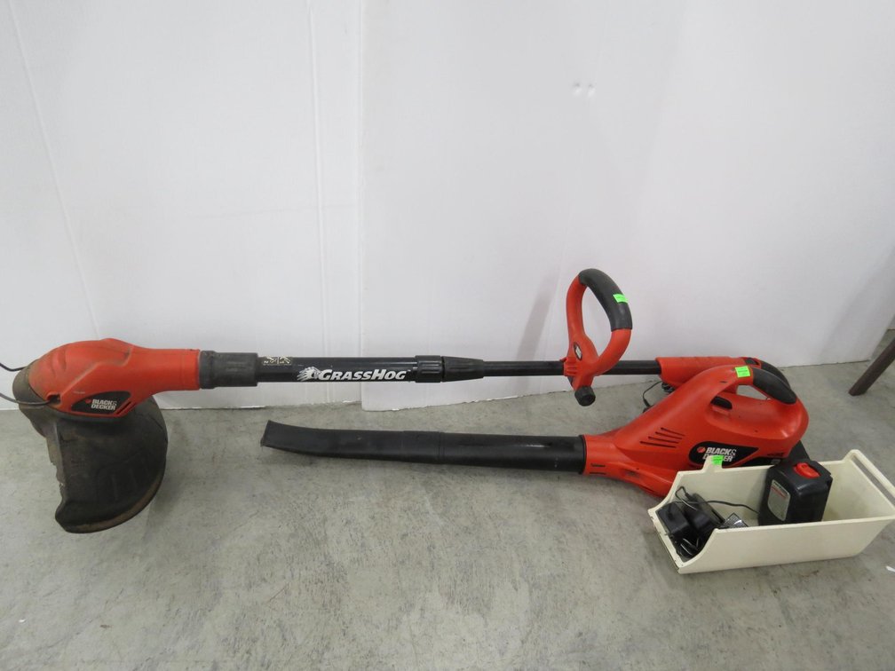 Black & Decker 18 Volt Blower and String Trimmer With Batteries and Charger