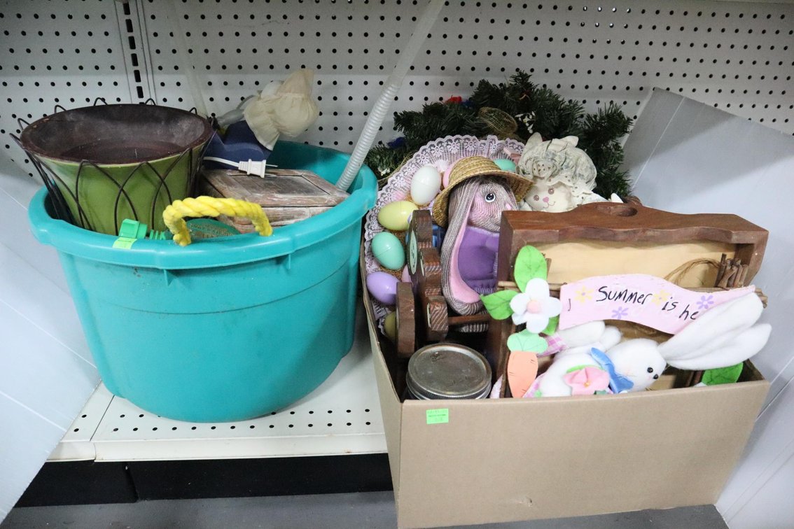 Group of Miscellaneous Household Decor