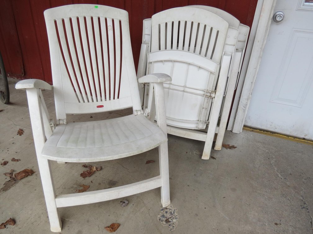 4 Rubbermaid Folding Patio Chairs