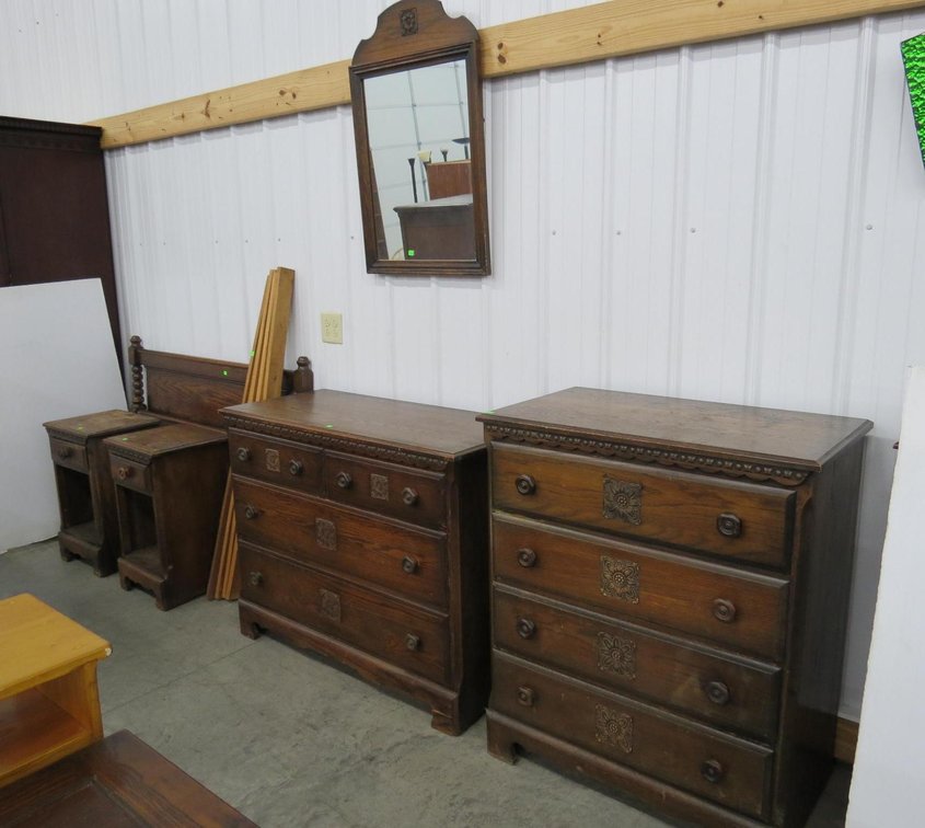Antique Bedroom Suit, 2 Chest of Drawers, Wall Mirror, Pair of Nightstands and Full Size Bed