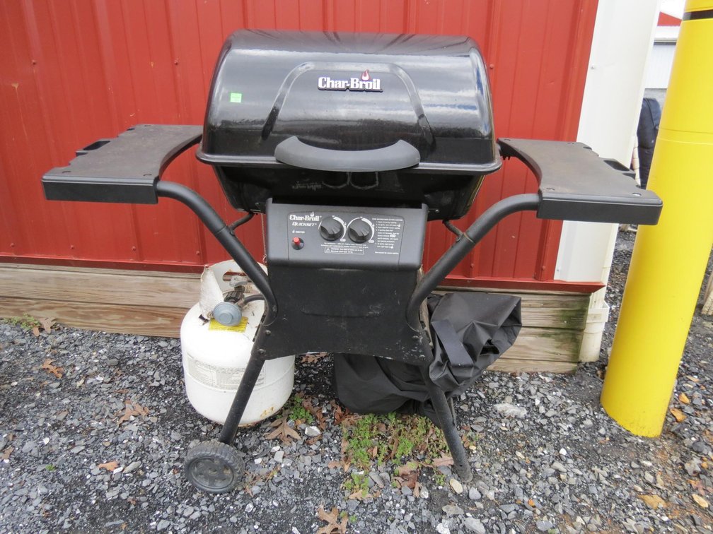 Char-Broil Gas Grill With Cover