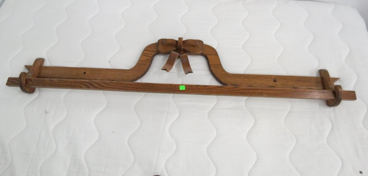 Oak Quilt Hanger