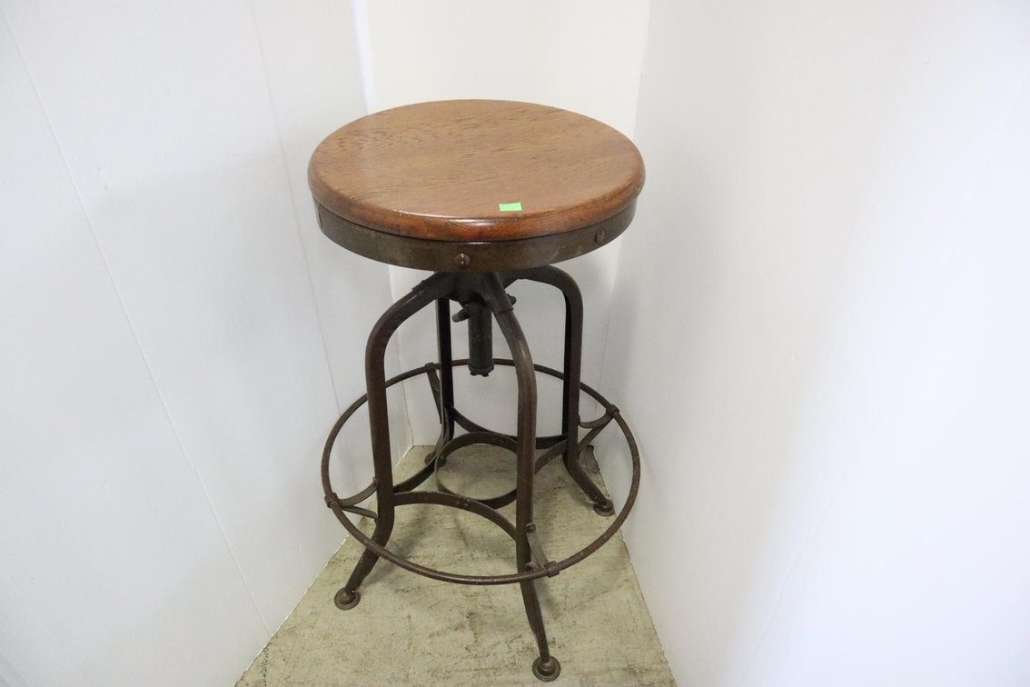 Drafting Bar Chair With Swivel Seat