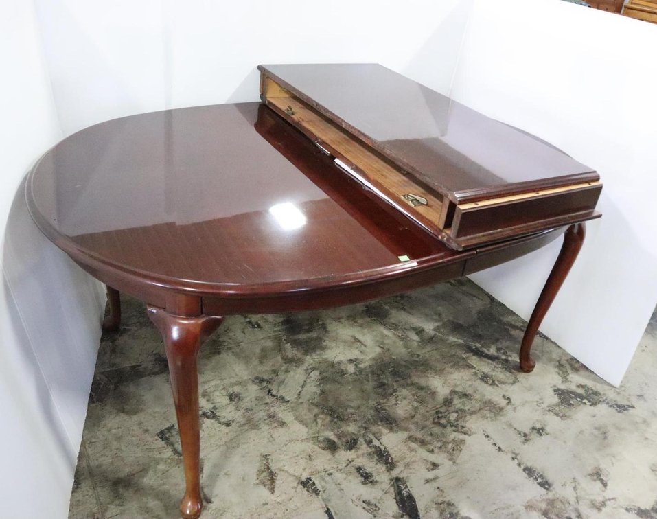 Queen Anne Style Dining Table With Two Extension Leaves
