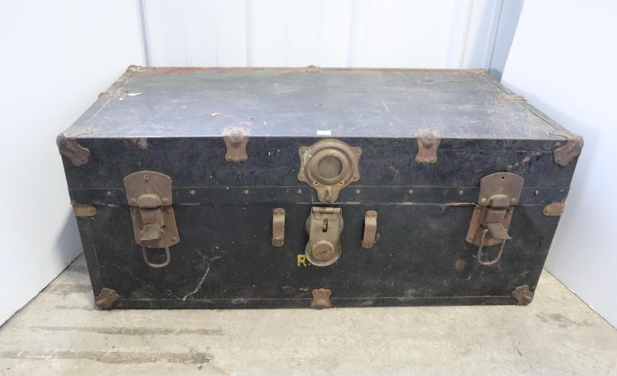 Vintage Flat Top Trunk