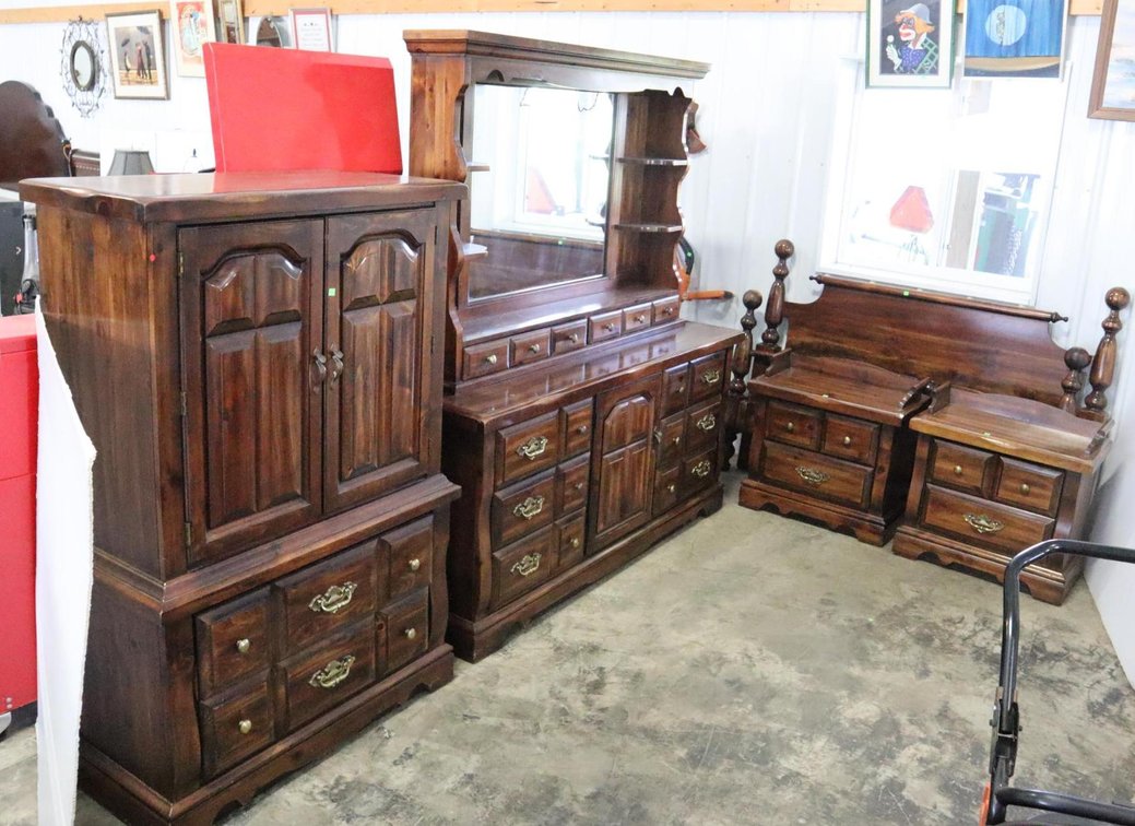 Queen Size Bedroom Set, Chest of Drawers, Dresser and Mirror, Two Nightstands, Bed Frame Fits Full Size Or Queen Size