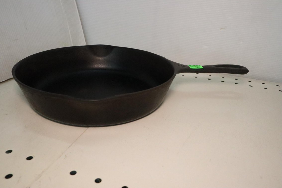 Wagner Ware Number 6 Cast Iron Skillet