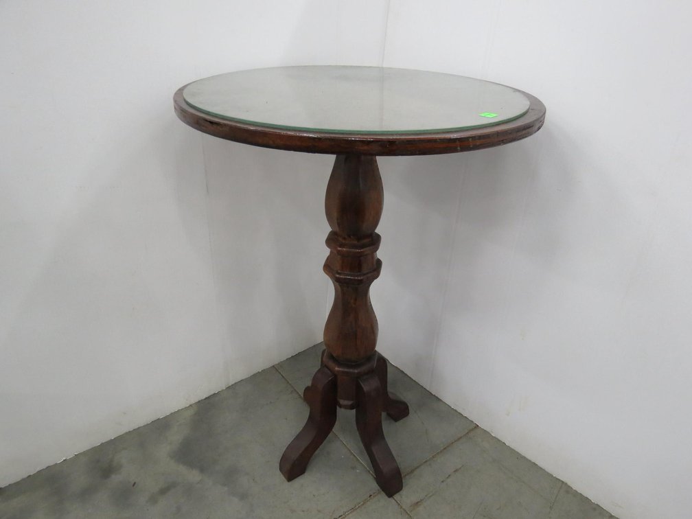 Round Pedestal Table