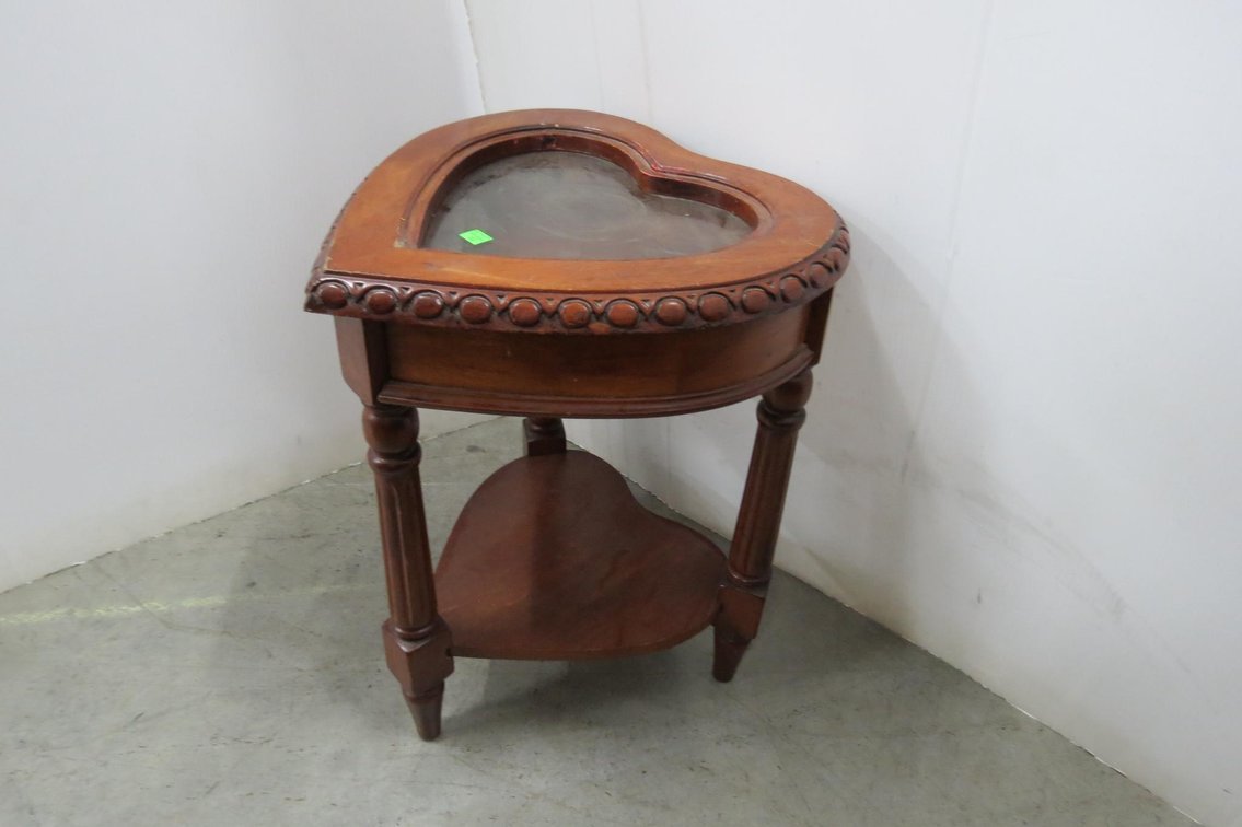 Heart-Shaped Stand