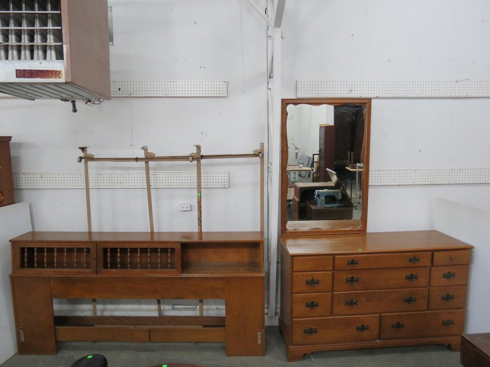 Ethan Allen King Size Bed Frame With Dresser