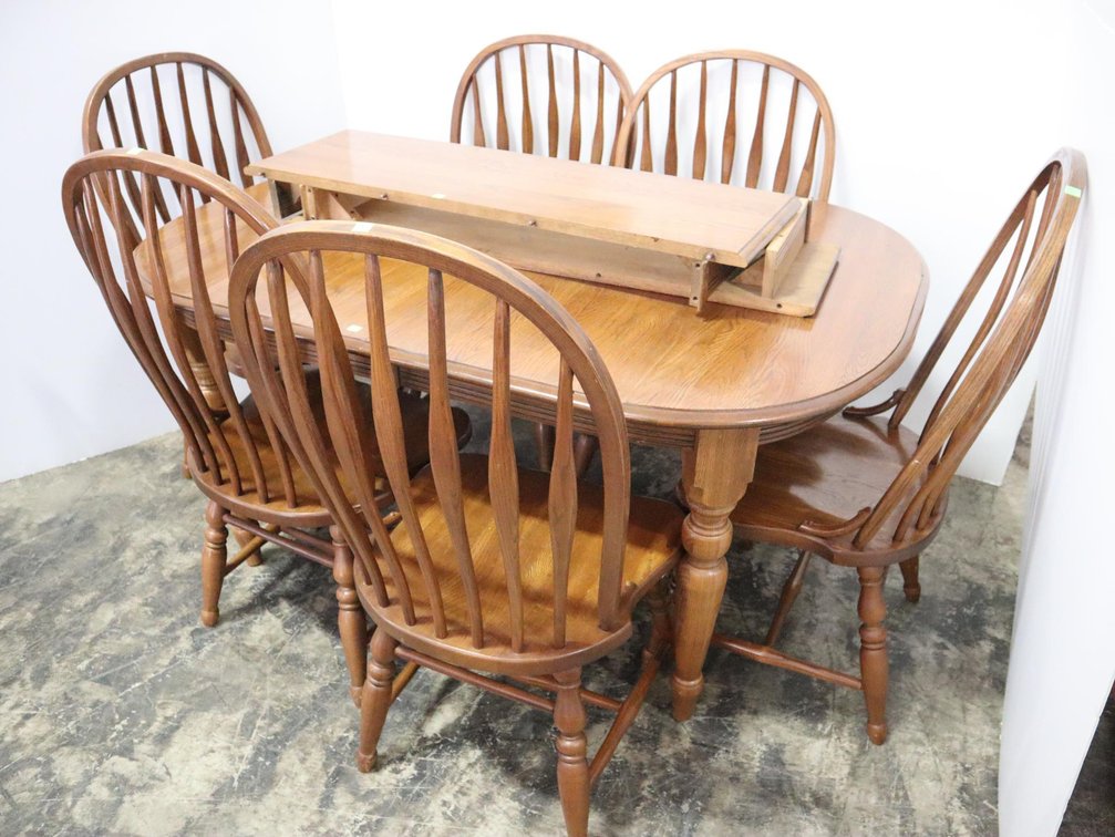 Va House Extension Dining Table and Six Chairs With Two Extension Leaves