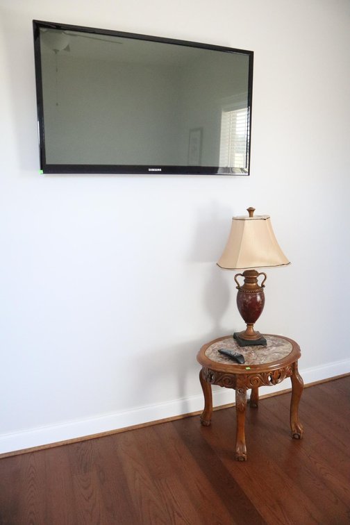 Samsung Tv And Side Table