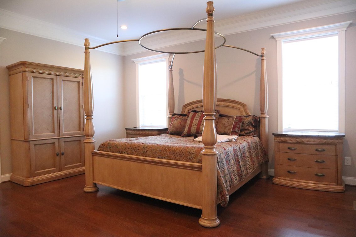 Bernhardt King Size Bedroom Set