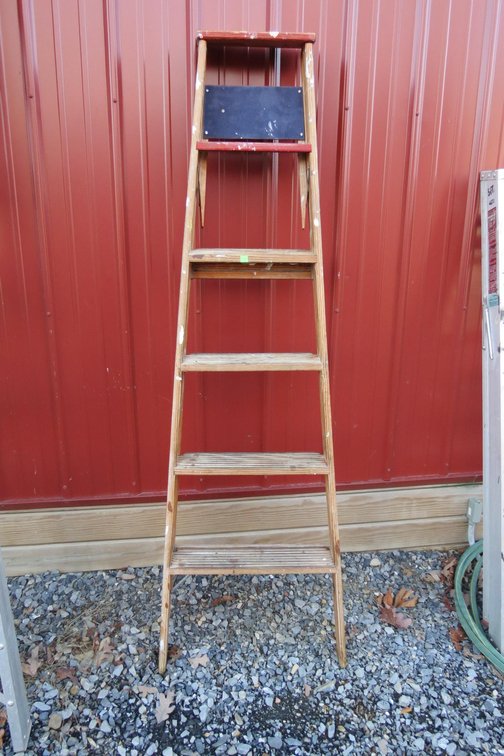 6 Ft Wooden Step Ladder