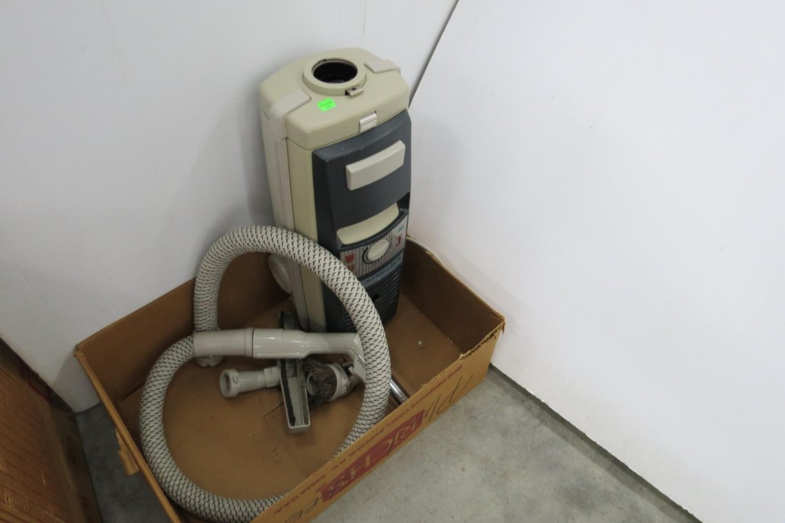 Electrolux Vacuum, Hose and Attachments But No Power Nozzle