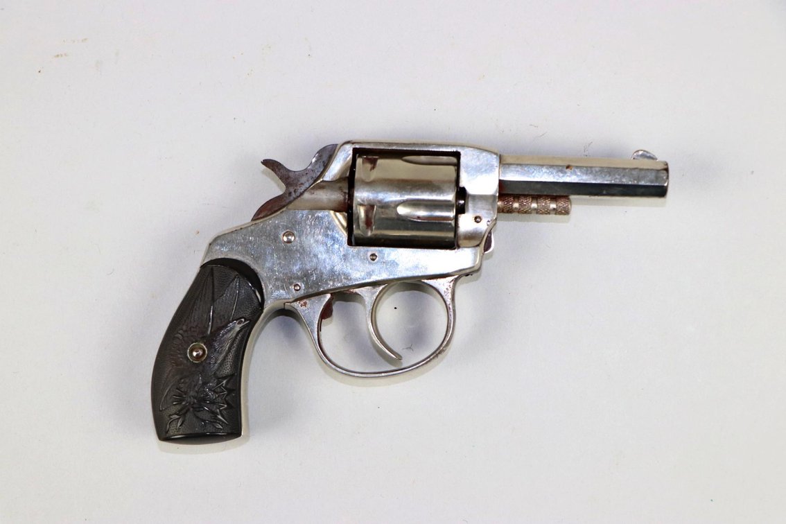 IVER JOHNSON AMERICAN BULLDOG 32 CAL?
