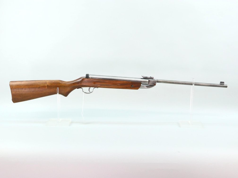 SPRING ACTION PELLET RIFLE