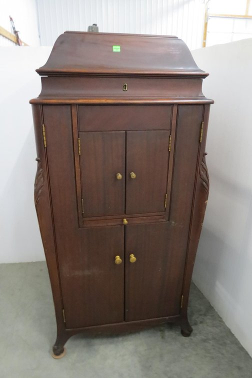 Victrola Hand Crank Floor Model Phonograph, Works and Plays