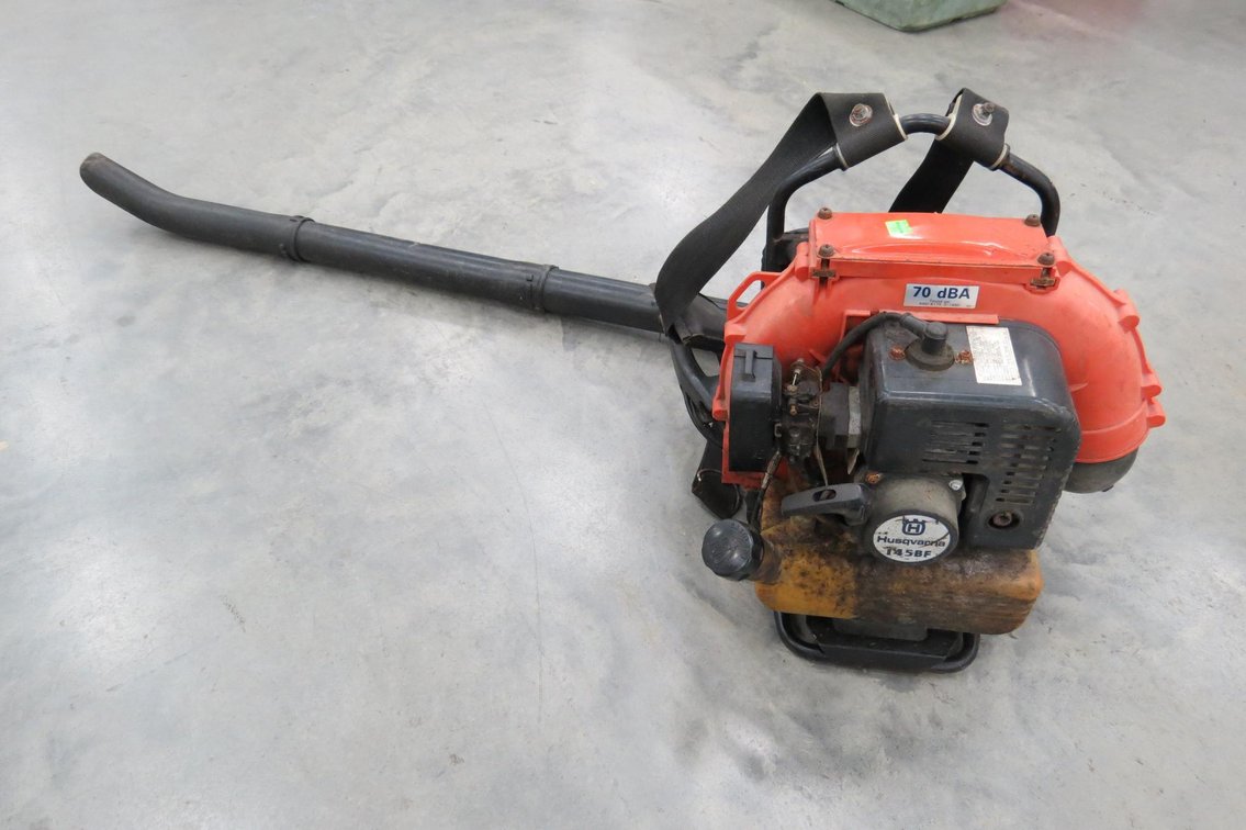 Husqvarna Backpack Leaf Blower, Needs Carburetor Parts, Working Condition Unknown
