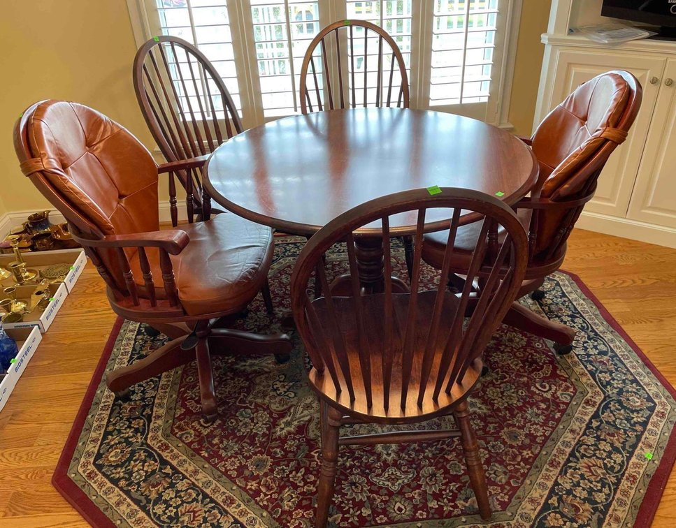 42" Table and 5 Chairs, (2 Adjustable Heights Swivel Chairs)