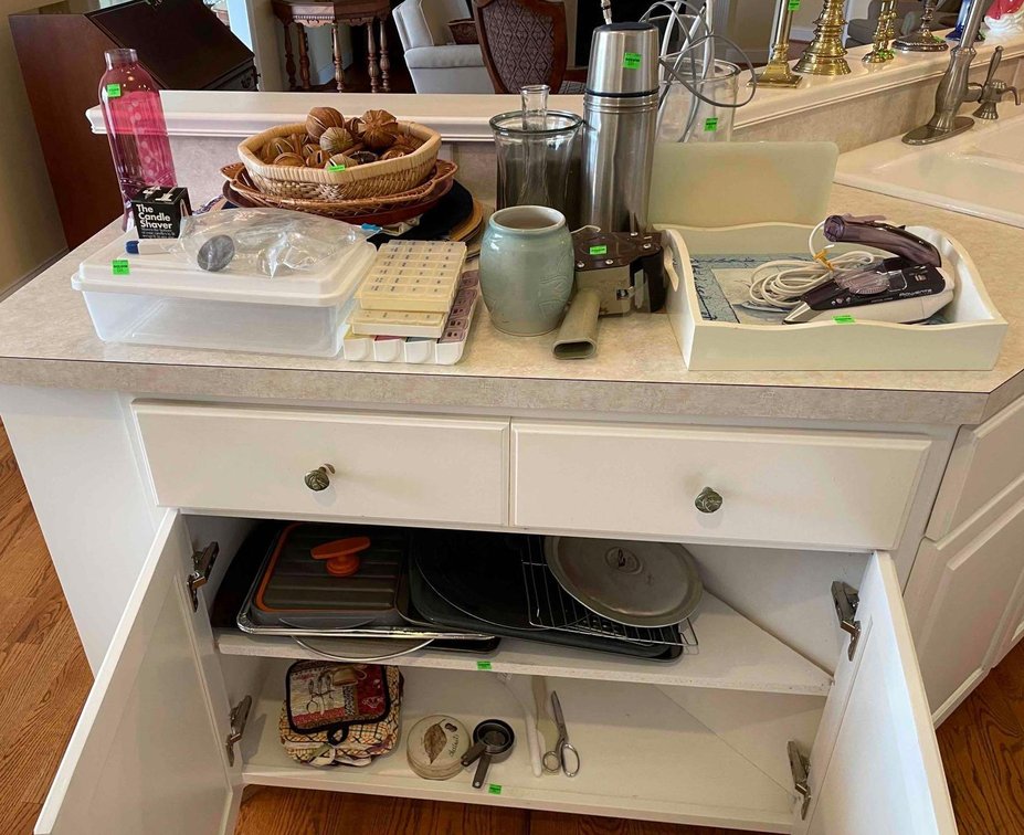 Assortment Of Kitchen Items