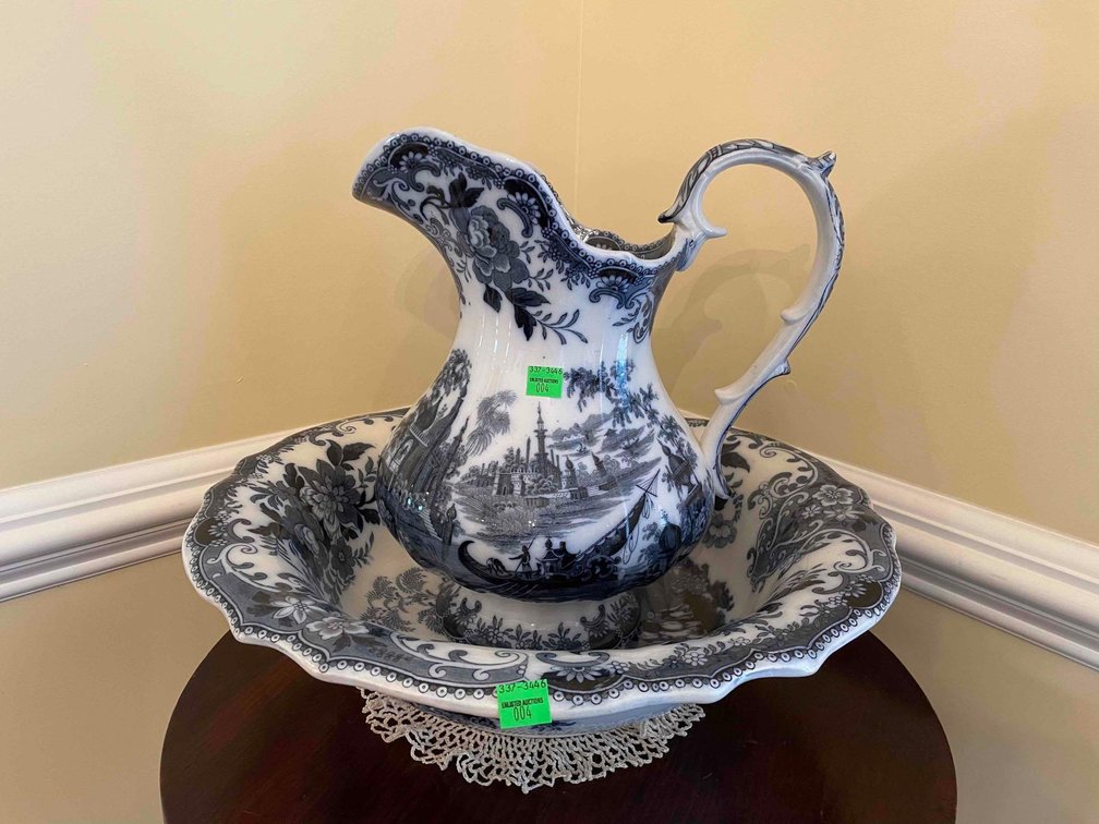 Nankin B&L Middleport Pottery Bowling Pitcher Set, England