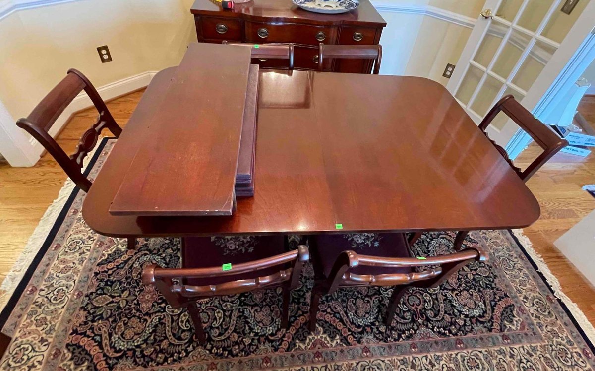 Drexel Mahogany Dining Table With Six Chairs, Table Pads, One Extension Leaf. 42x62 Without Leaf